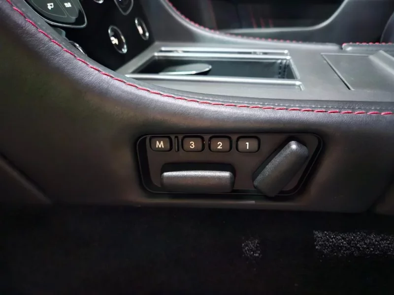 Aston Martin VANTAGE