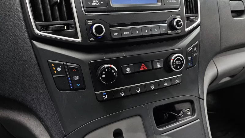 Hyundai Starex