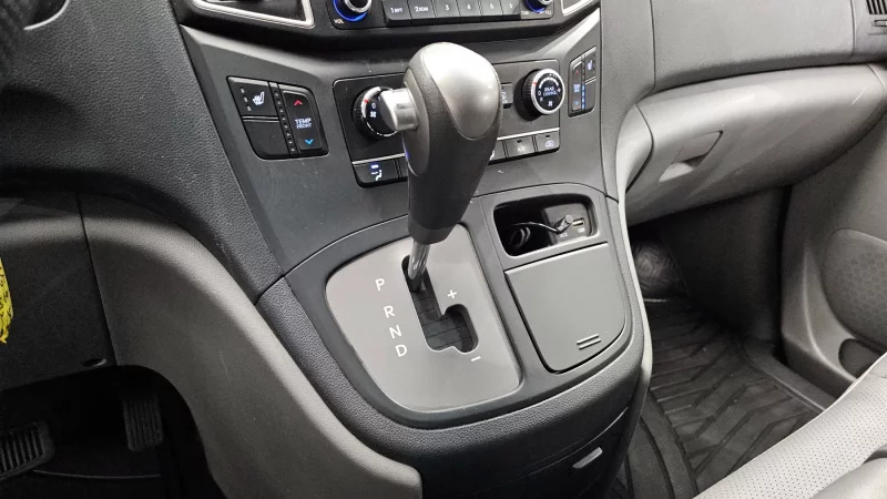 Hyundai Starex