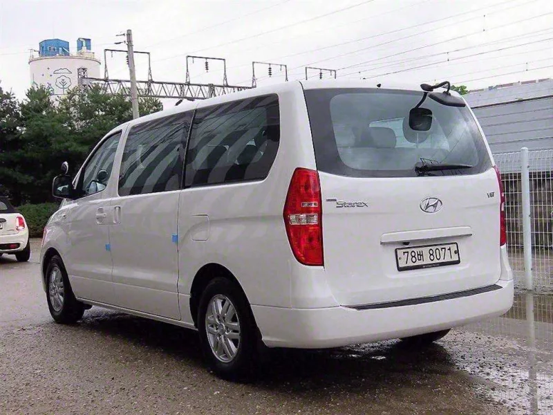 Hyundai Starex