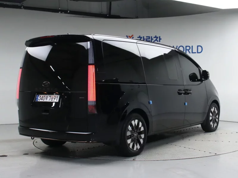 Hyundai Staria