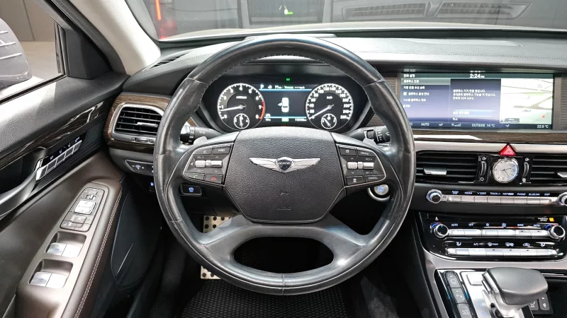Genesis EQ900