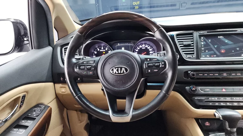 Kia Carnival