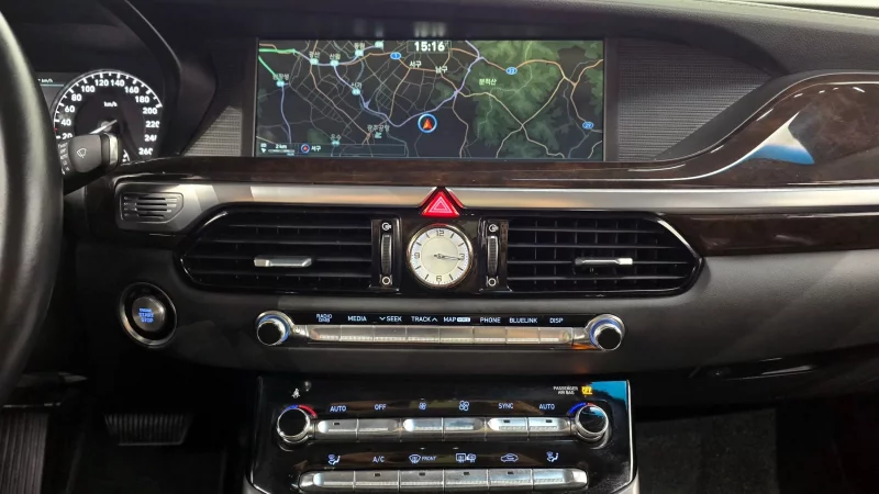 Genesis EQ900