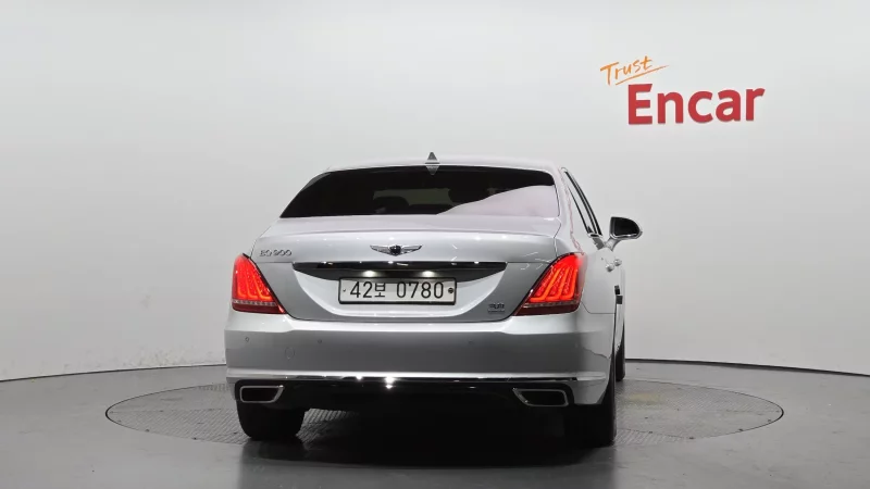 Genesis EQ900