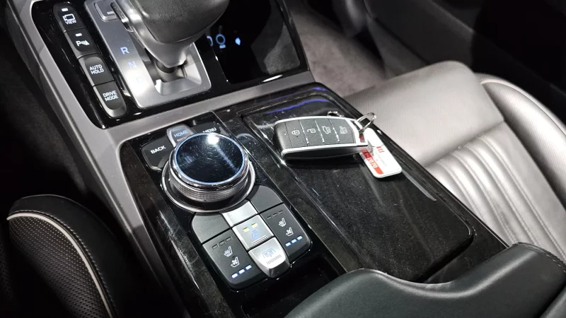 Genesis EQ900