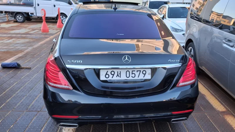 Mercedes-Benz S-Class