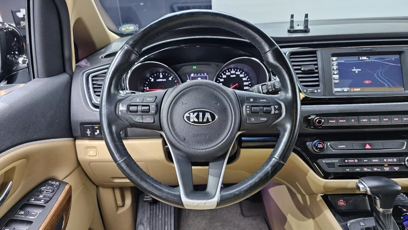 Kia Carnival