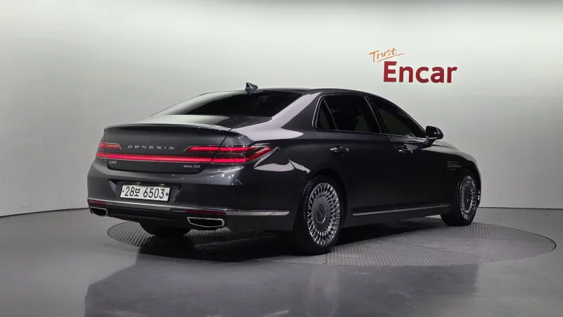 Genesis G90