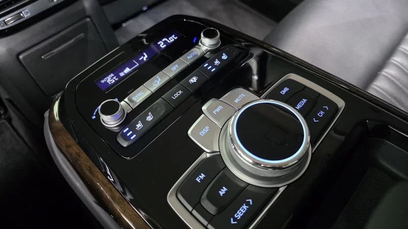 Genesis G90
