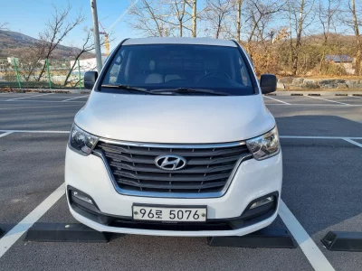 Hyundai Starex