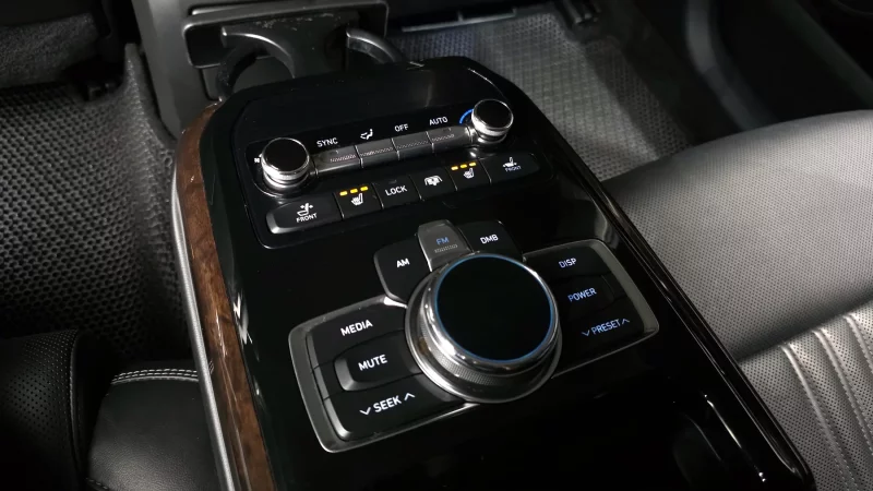 Genesis EQ900
