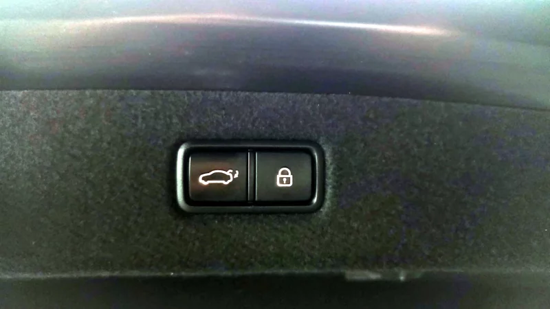 Genesis EQ900