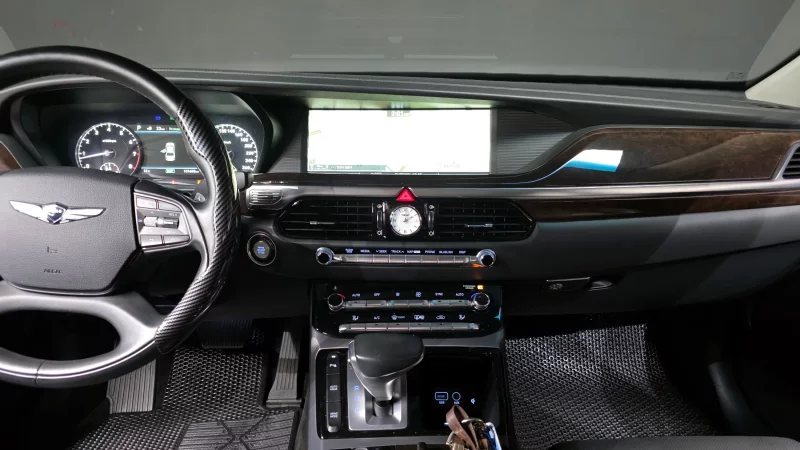 Genesis EQ900