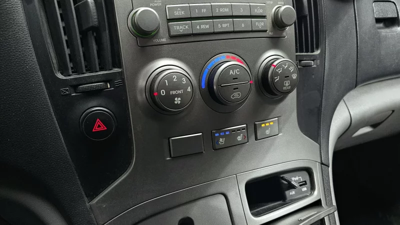 Hyundai Starex