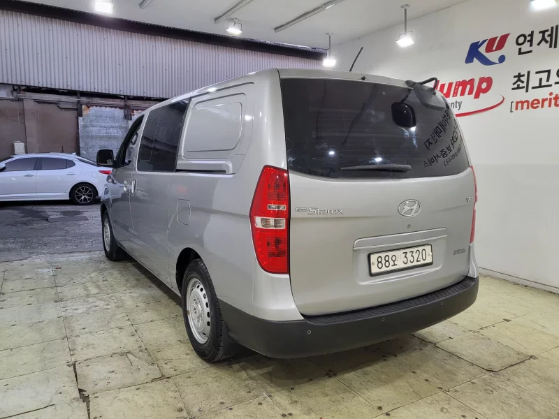 Hyundai Starex