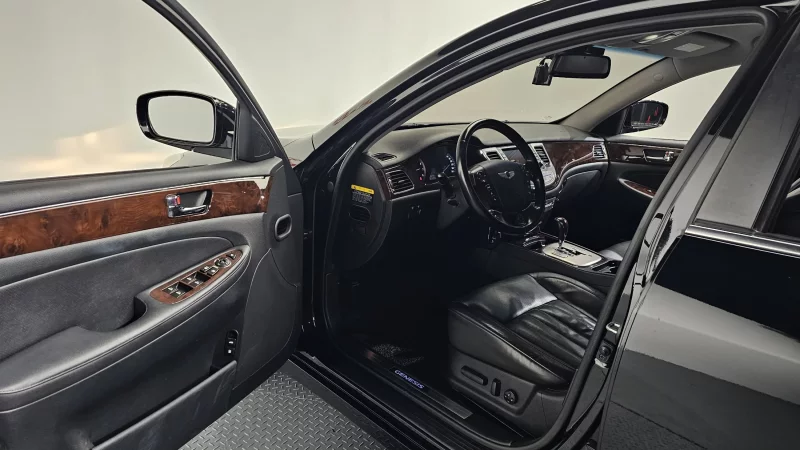 Hyundai Genesis