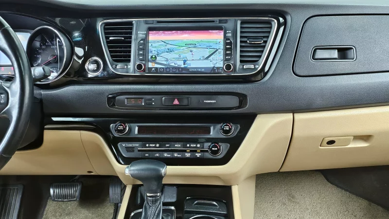 Kia Carnival