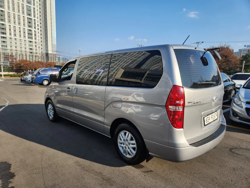 Hyundai Starex