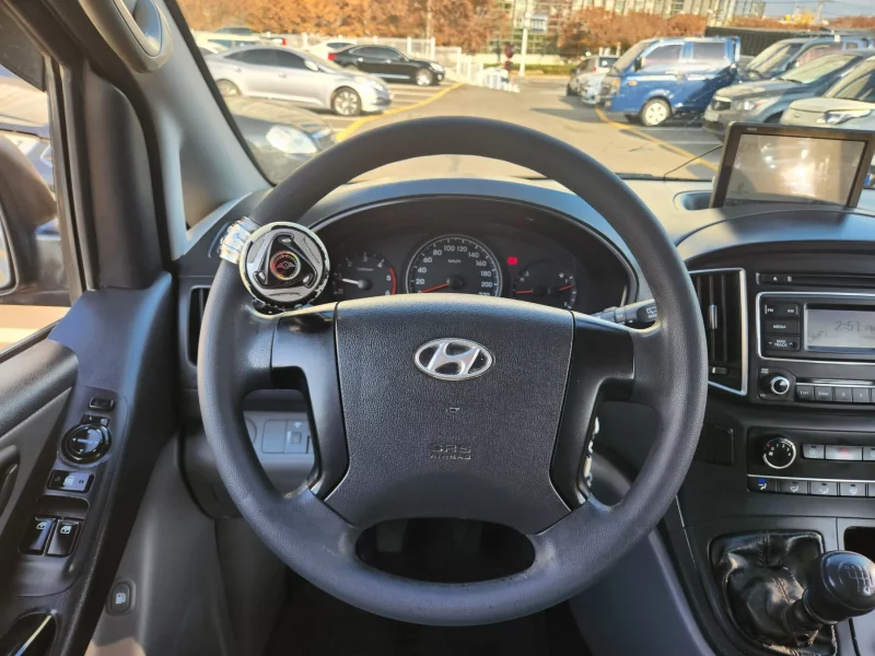 Hyundai Starex