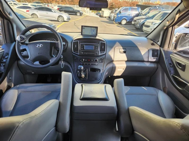 Hyundai Starex