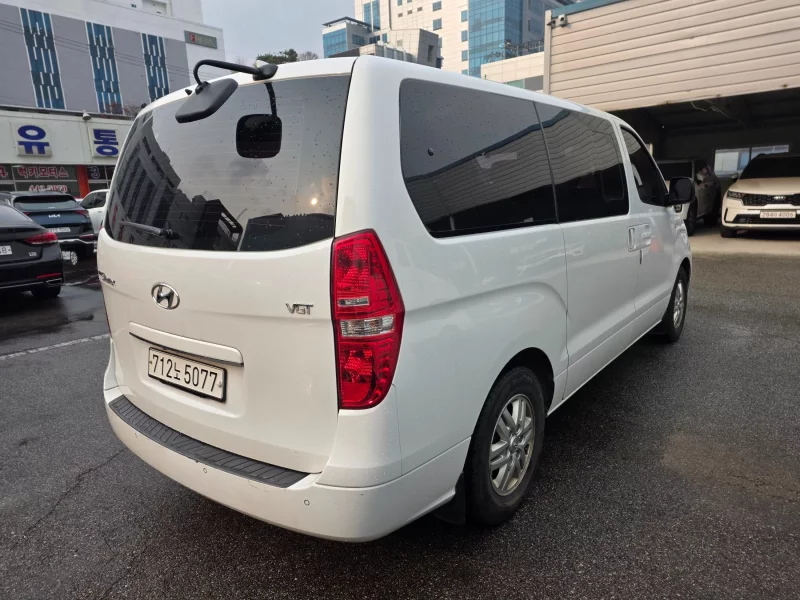 Hyundai Starex