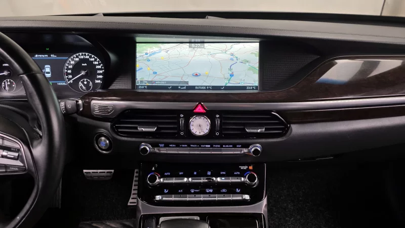 Genesis EQ900