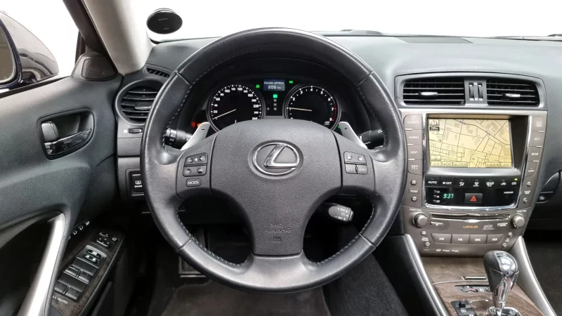 Lexus IS