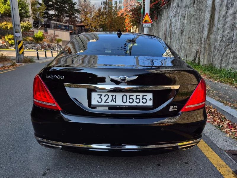 Genesis EQ900