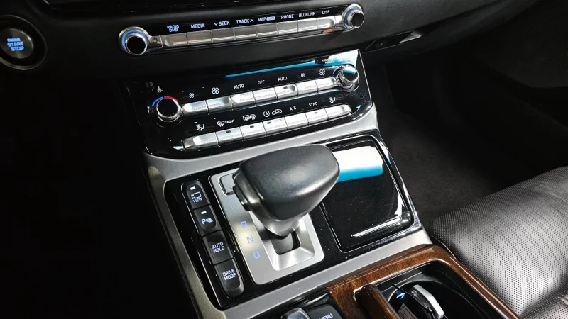 Genesis EQ900
