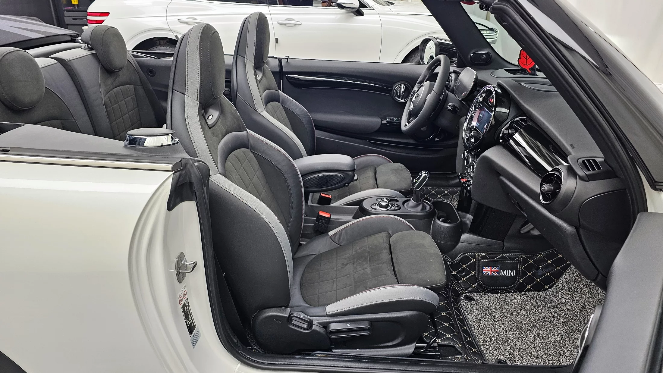 MINI CABRIO 2023г.в. силовым агрегатом объёмом 1998 см3 на 178 л.с цвет Белый - экспорт из Кореи. Фото №11