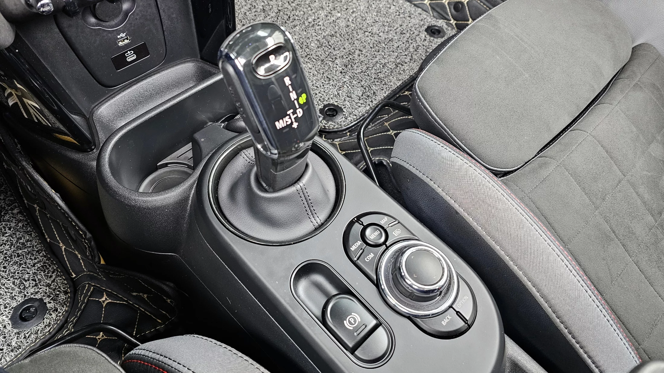 MINI CABRIO 2023г.в. силовым агрегатом объёмом 1998 см3 на 178 л.с цвет Белый - экспорт из Кореи. Фото №9