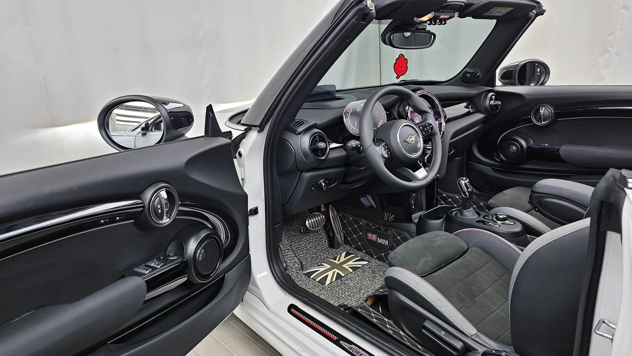 MINI CABRIO 2023г.в. силовым агрегатом объёмом 1998 см3 на 178 л.с цвет Белый - экспорт из Кореи. Фото №10