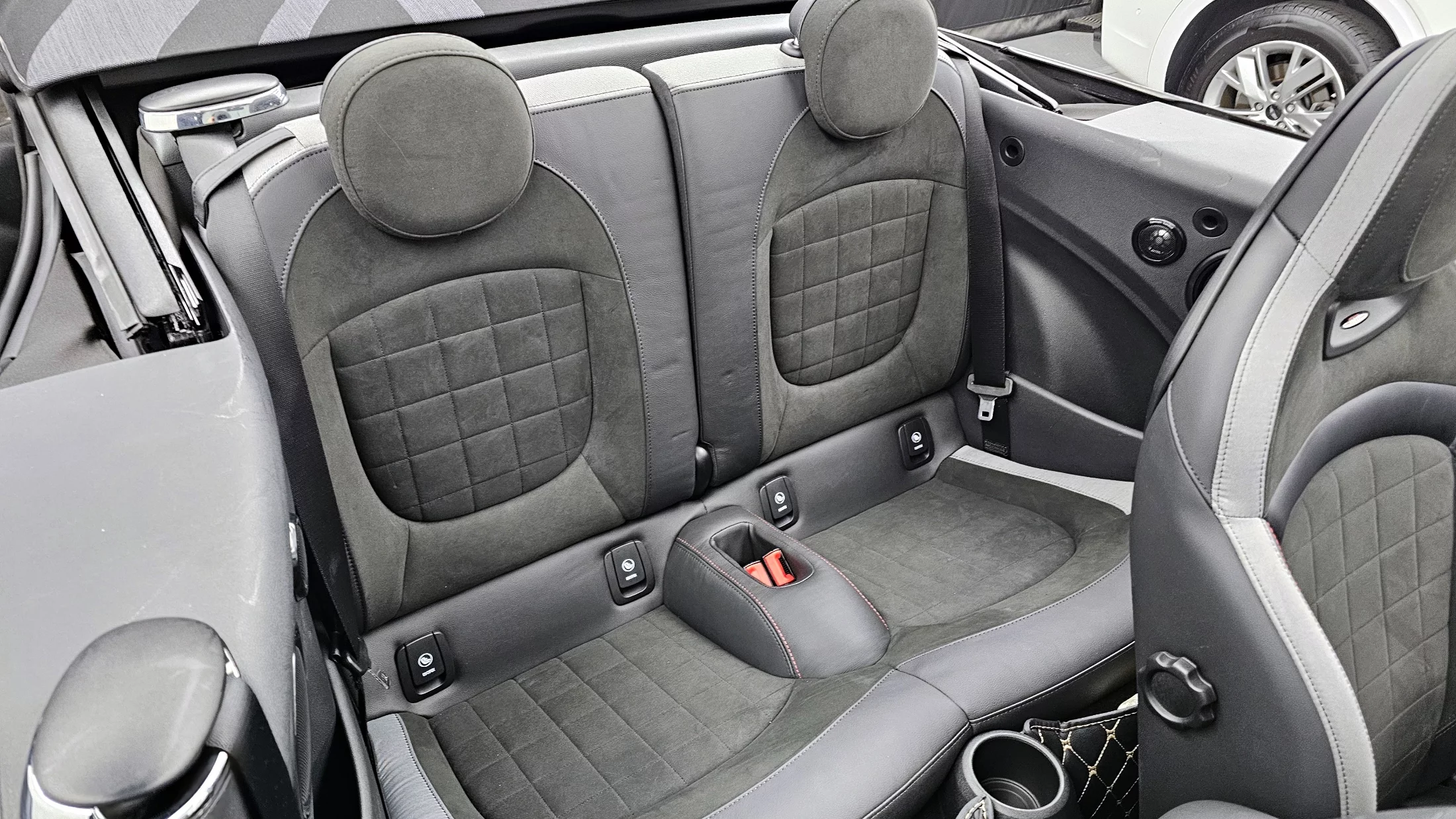 MINI CABRIO 2023г.в. силовым агрегатом объёмом 1998 см3 на 178 л.с цвет Белый - экспорт из Кореи. Фото №12