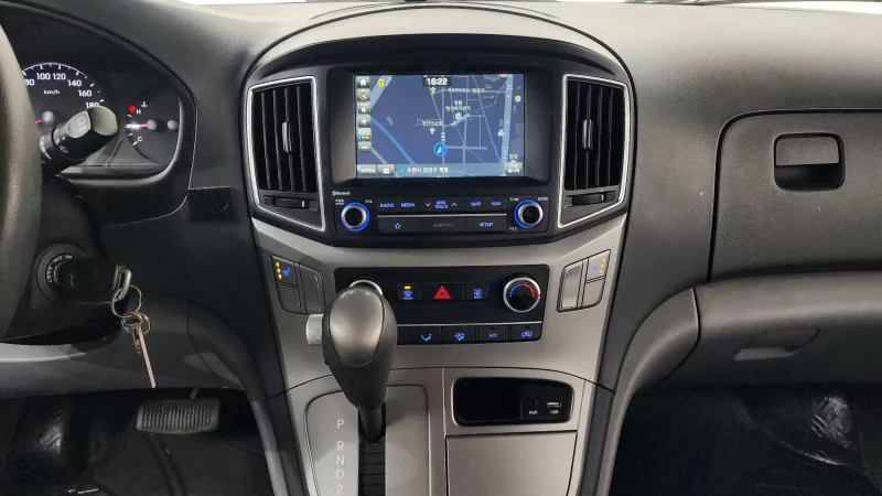 Hyundai Starex
