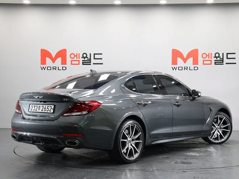 Genesis G70