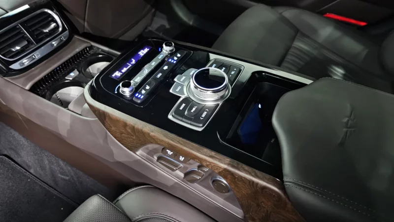 Genesis G90