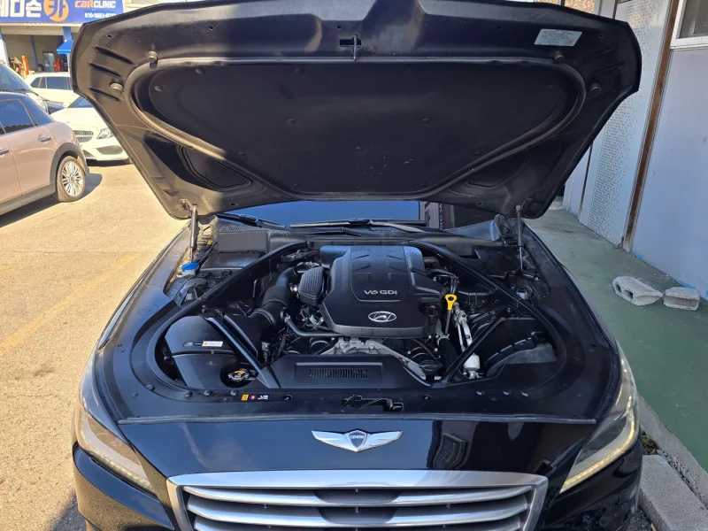Hyundai Genesis