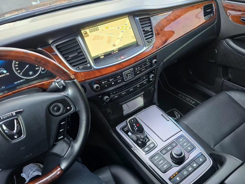 Hyundai Equus