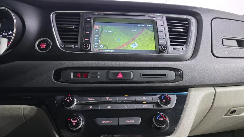 Kia Carnival