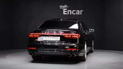 Audi S8