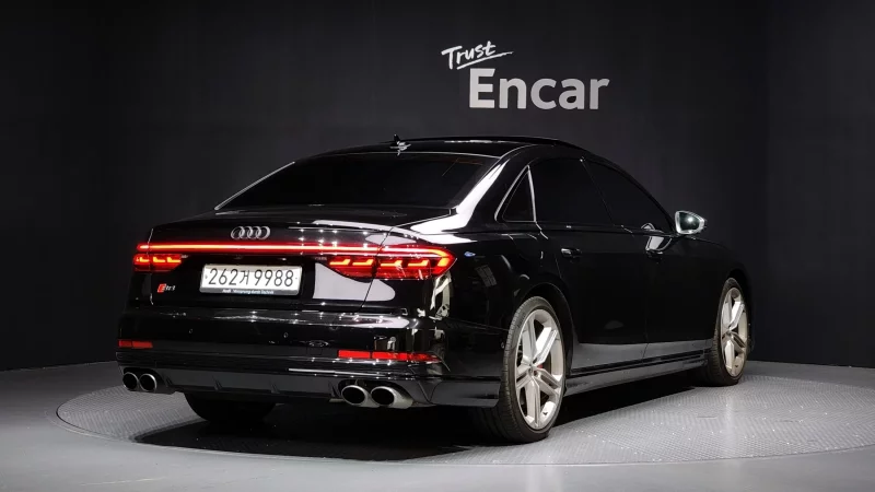 Audi S8