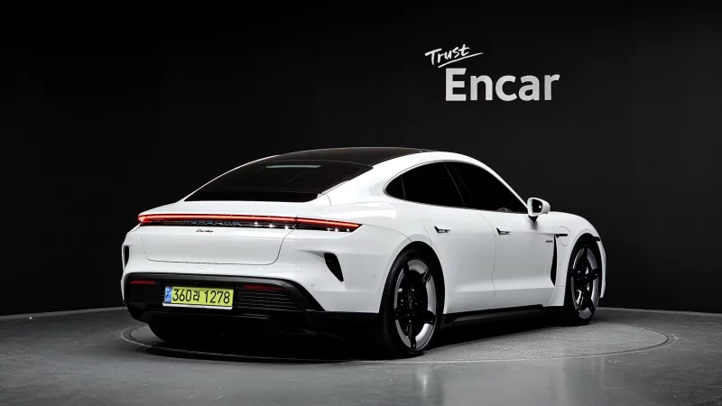 Porsche TAYCAN