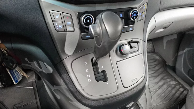 Hyundai Starex