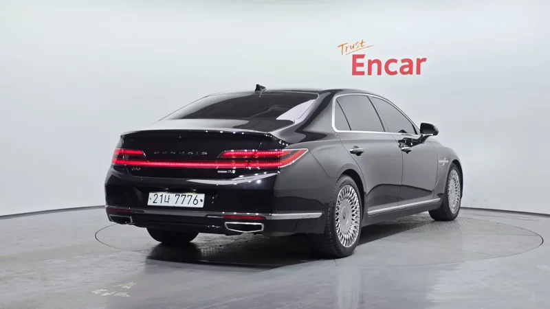 Genesis G90