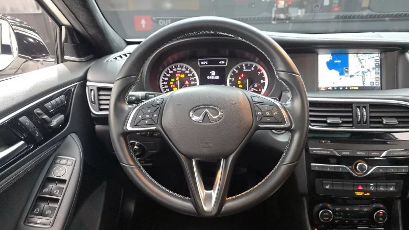 Infiniti QX30
