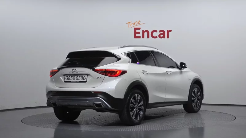 Infiniti QX30