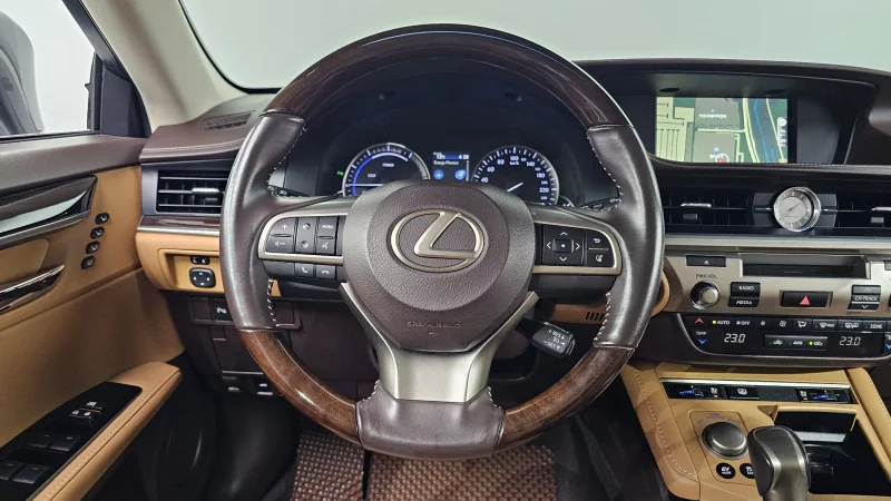 Lexus ES300h