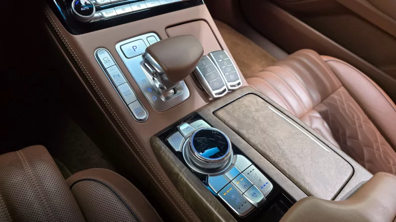 Genesis G90