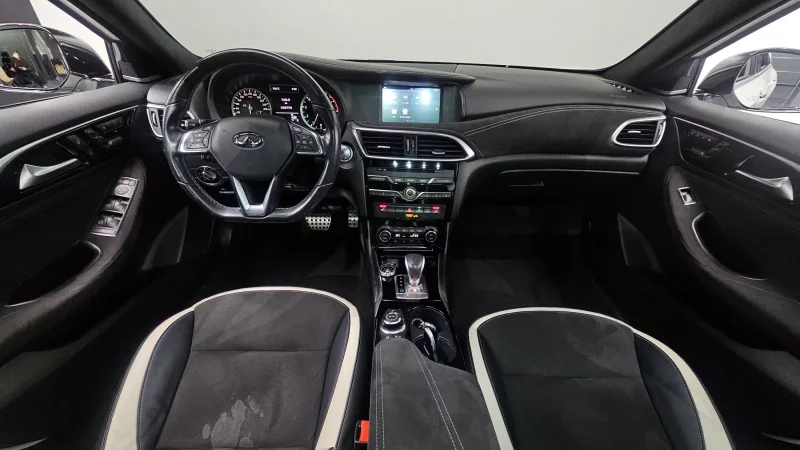 Infiniti Q30